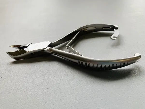 M.B.I Curved Jaw Double Spring Nipper 5.5"